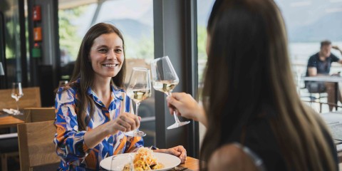 Abendessen im Restaurant des Erlebnisquartier, die Talstation der SchafbergBahn, in St. Wolfgang am Wolfgangsee.