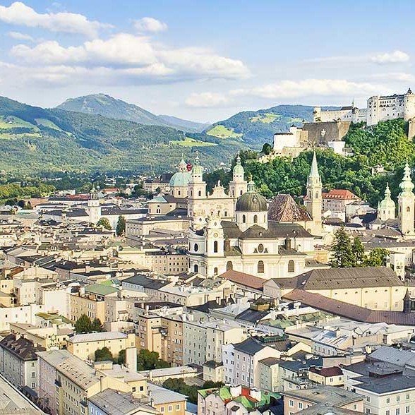 Panoramablick Salzburg: Festung Hohensalzburg, Altstadt, Salzach.