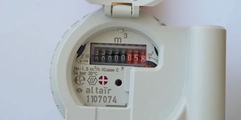 Wasserzähler mit ablesbarer Zählerausgabe.